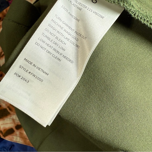 Figs Catarina Technical Collection Dark Olive Scrub Top Limited Edition Size XS - Picture 8 of 8